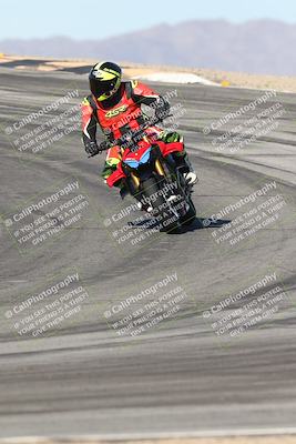 media/Dec-01-2025-Moto Forza (Mon) [[2daa91e15f]]/2-Intermediate Group/Session 2 (Turns 9 and 10)/